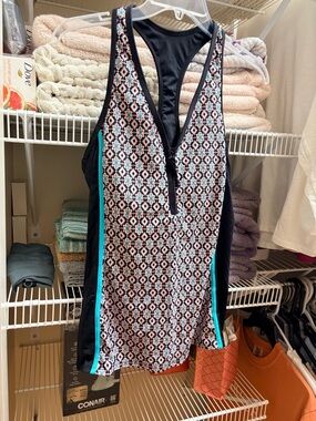 NWT BRAND BEACH HOUSE Geometric Swim Tankini Top in Black and Teal, SIZE 14